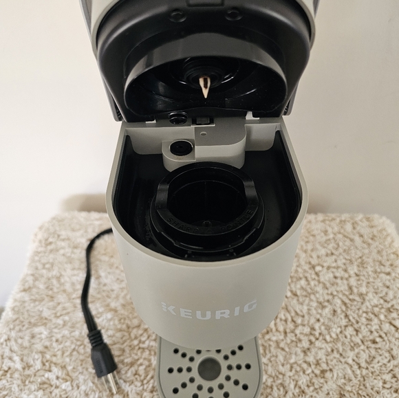 Keurig K-Mini Single Serve Coffee Maker with Cord Storage K-Cup Pod, 6 to 12oz - Picture 3 of 8